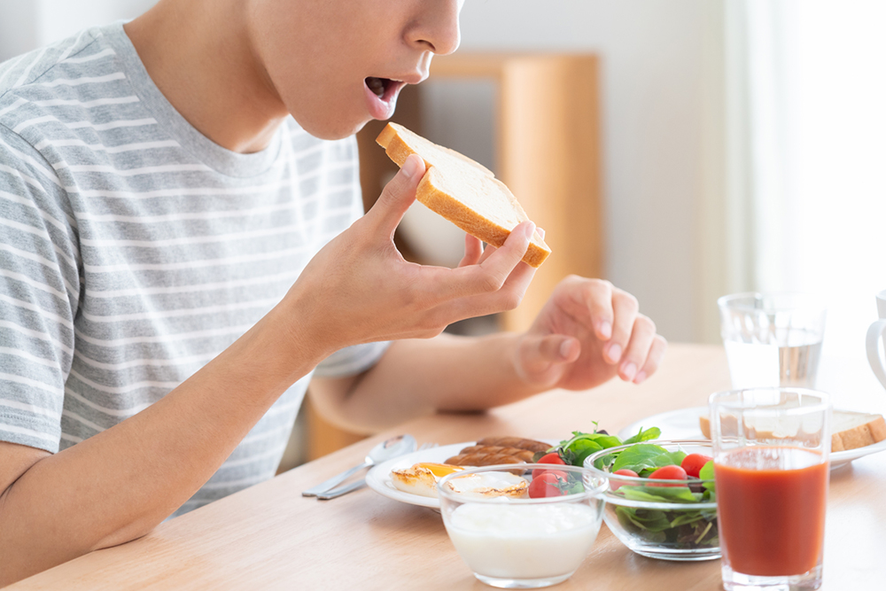 食事とトマトジュース